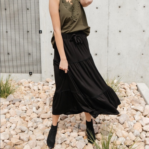 Tiered & Tied Skirt In Black - Size Medium - Picture 1 of 6